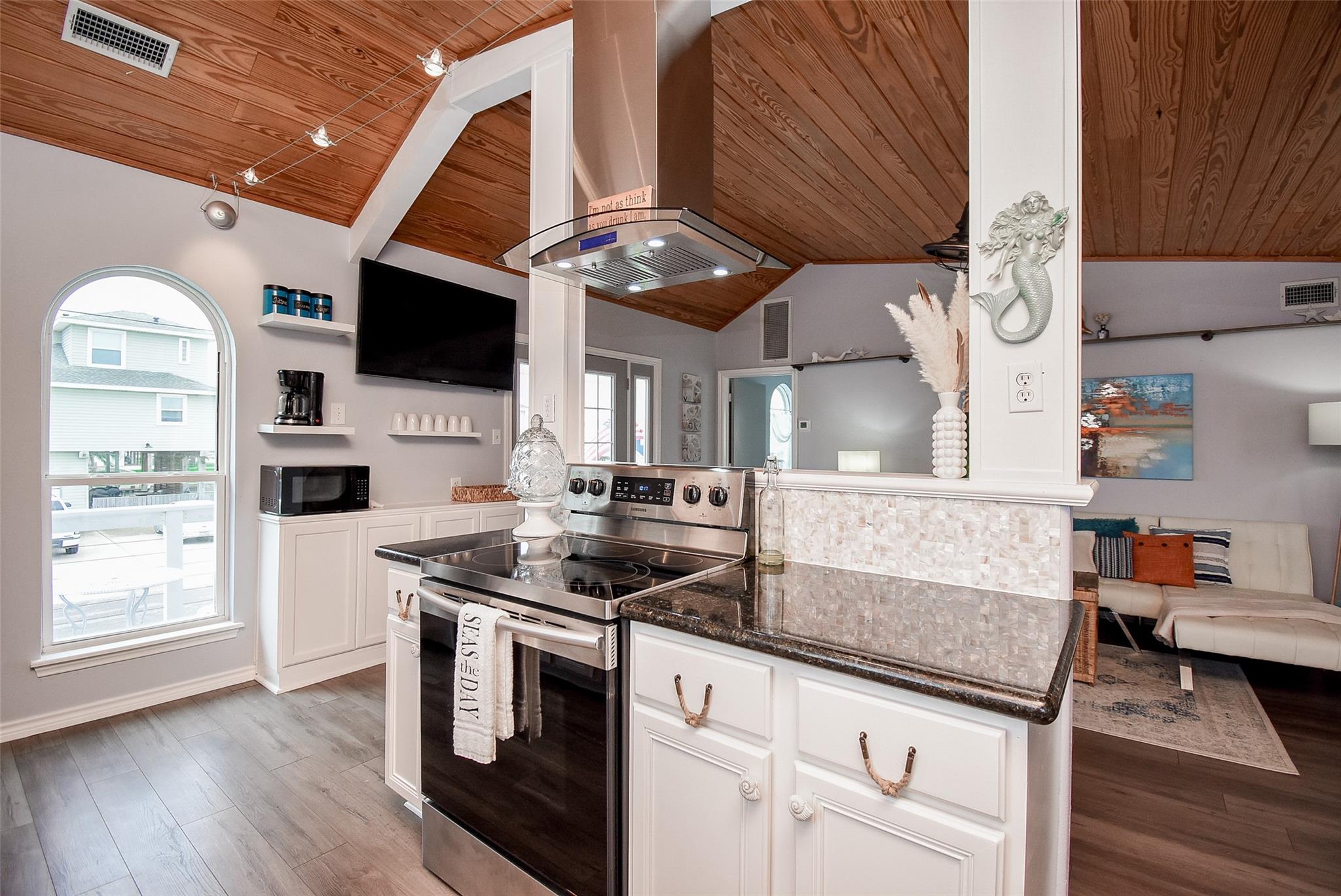 Jamaica Beach, Texas, 77554, United States, 4 Bedrooms Bedrooms, ,3 BathroomsBathrooms,Residential,Forsale,1953067