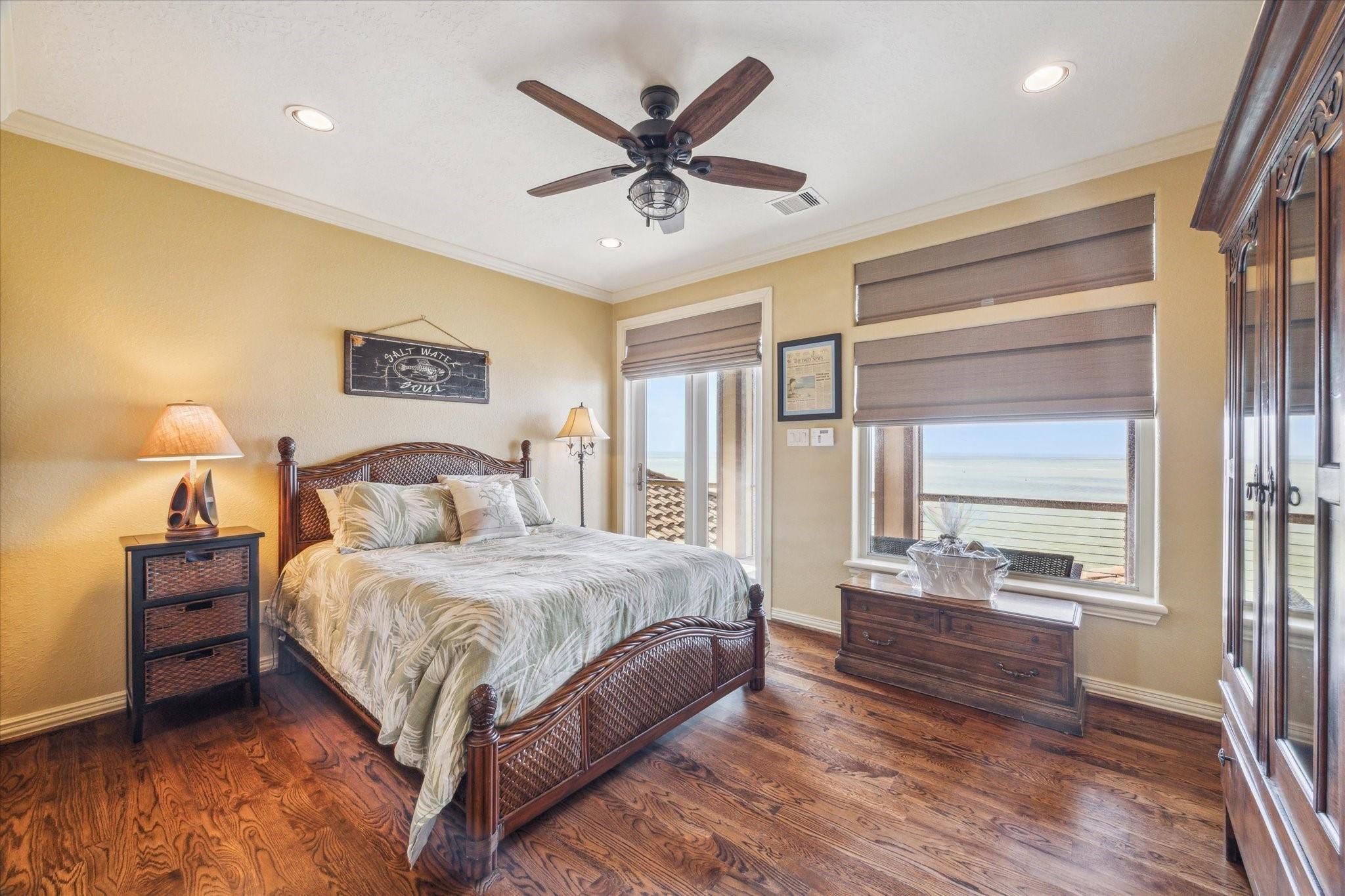 Hitchcock, Texas, 77563, United States, 4 Bedrooms Bedrooms, ,4 BathroomsBathrooms,Residential,Forsale,1953057