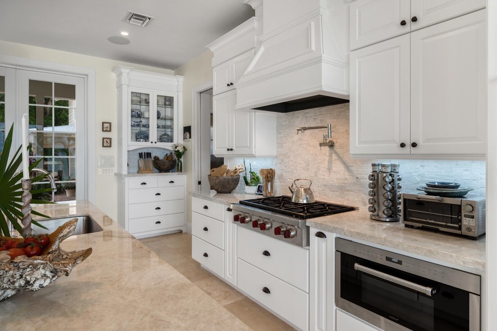 Upper Matecumbe Key Islamorada, Florida, 33036, United States, 7 Bedrooms Bedrooms, ,9.5 BathroomsBathrooms,Residential,Forsale,1971981