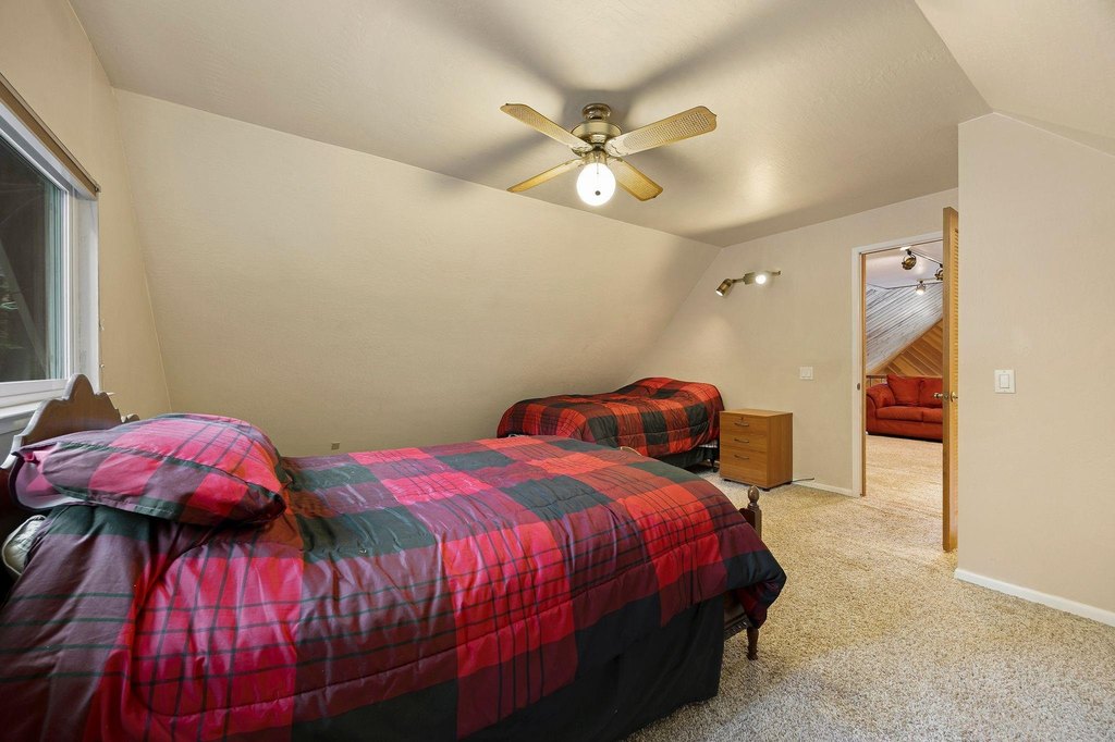 Lake Almanor, California, 96137, United States, 3 Bedrooms Bedrooms, ,2 BathroomsBathrooms,Residential,Forsale,1910297