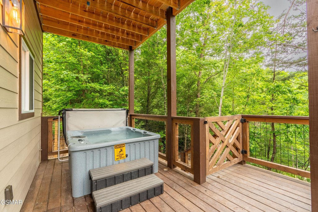 Townsend, Tennessee, 37882, United States, 3 Bedrooms Bedrooms, ,2 BathroomsBathrooms,Residential,Forsale,1910179