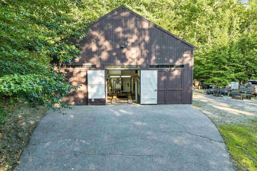 Holderness, New Hampshire, 03245, United States, 4 Bedrooms Bedrooms, ,3 BathroomsBathrooms,Residential,Forsale,1893911