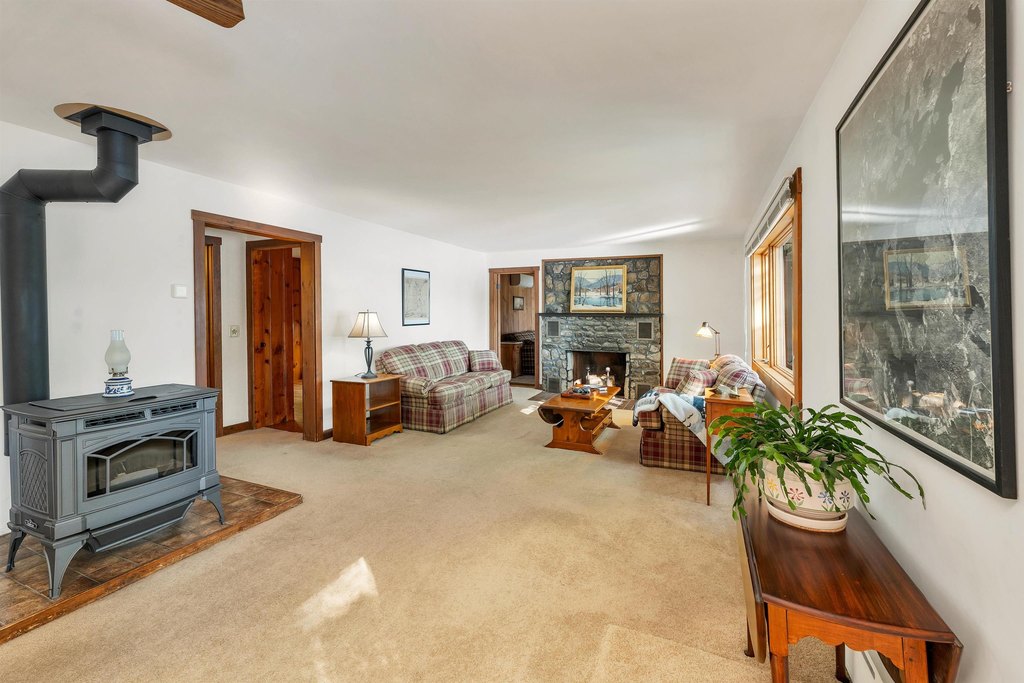 Holderness, New Hampshire, 03245, United States, 4 Bedrooms Bedrooms, ,3 BathroomsBathrooms,Residential,Forsale,1893911
