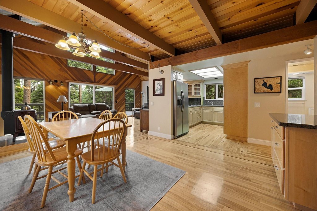 Lake Almanor, California, 96137, United States, 3 Bedrooms Bedrooms, ,2 BathroomsBathrooms,Residential,Forsale,1910297