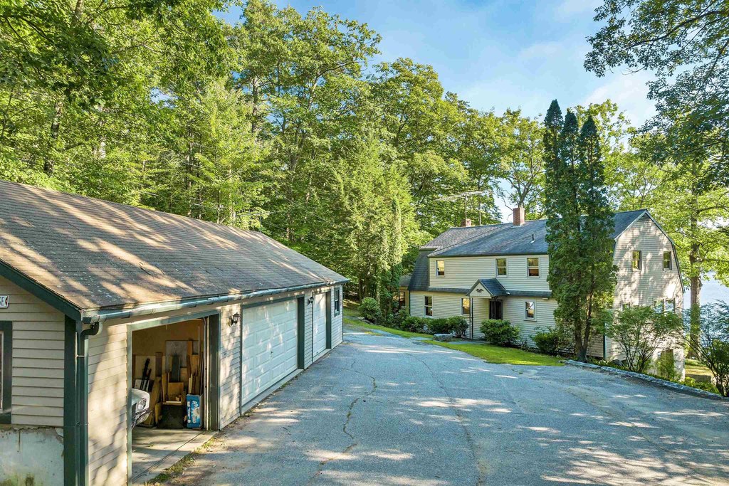 Holderness, New Hampshire, 03245, United States, 4 Bedrooms Bedrooms, ,3 BathroomsBathrooms,Residential,Forsale,1893911