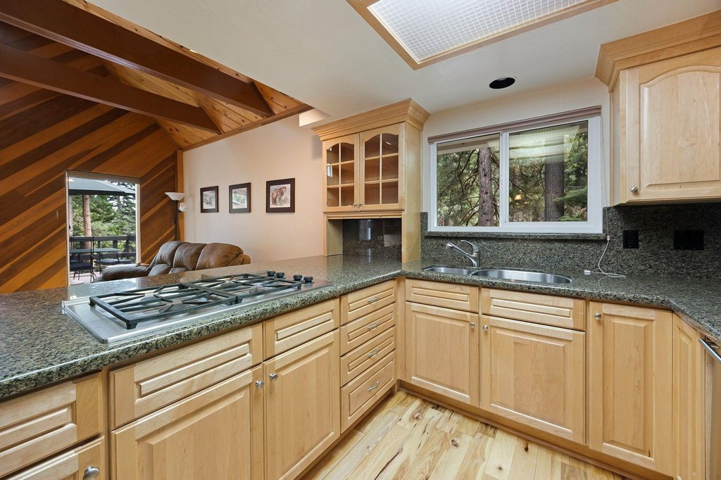 Lake Almanor, California, 96137, United States, 3 Bedrooms Bedrooms, ,2 BathroomsBathrooms,Residential,Forsale,1910297