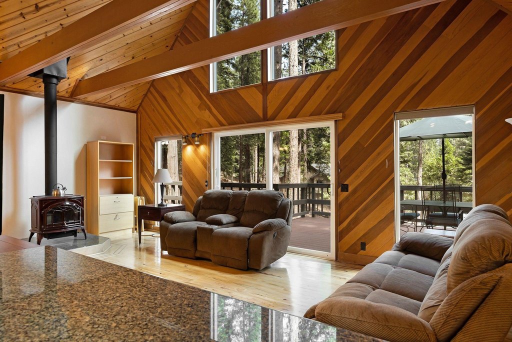 Lake Almanor, California, 96137, United States, 3 Bedrooms Bedrooms, ,2 BathroomsBathrooms,Residential,Forsale,1910297