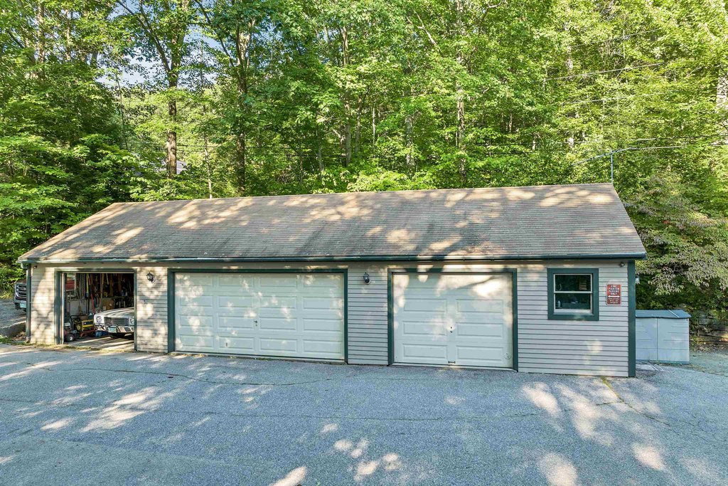 Holderness, New Hampshire, 03245, United States, 4 Bedrooms Bedrooms, ,3 BathroomsBathrooms,Residential,Forsale,1893911