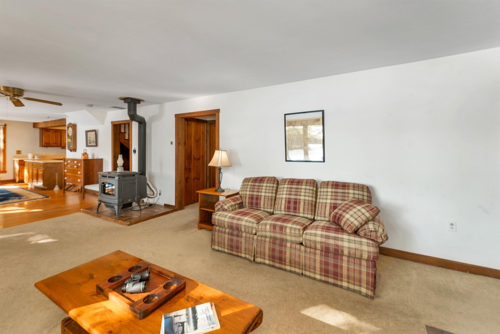 Holderness, New Hampshire, 03245, United States, 4 Bedrooms Bedrooms, ,3 BathroomsBathrooms,Residential,Forsale,1893911