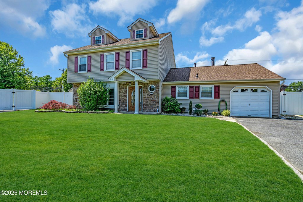 Howell, New Jersey, 07731, United States, 4 Bedrooms Bedrooms, ,2.5 BathroomsBathrooms,Residential,Forsale,1946006