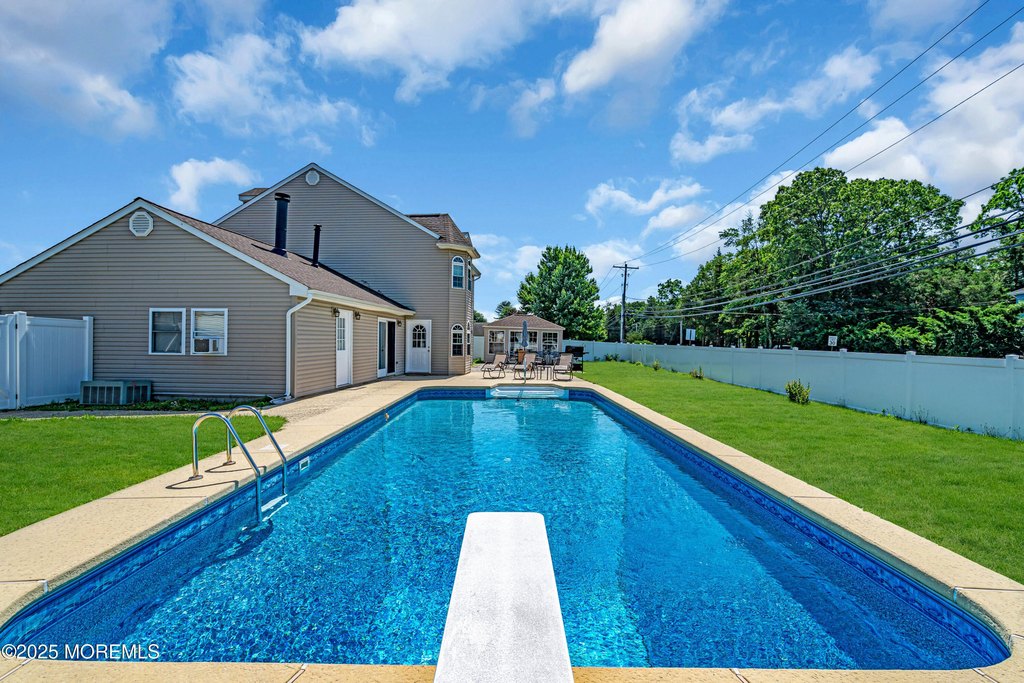Howell, New Jersey, 07731, United States, 4 Bedrooms Bedrooms, ,2.5 BathroomsBathrooms,Residential,Forsale,1946006