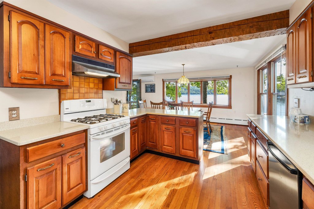 Holderness, New Hampshire, 03245, United States, 4 Bedrooms Bedrooms, ,3 BathroomsBathrooms,Residential,Forsale,1893911