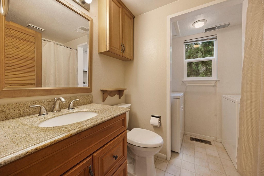 Lake Almanor, California, 96137, United States, 3 Bedrooms Bedrooms, ,2 BathroomsBathrooms,Residential,Forsale,1910297