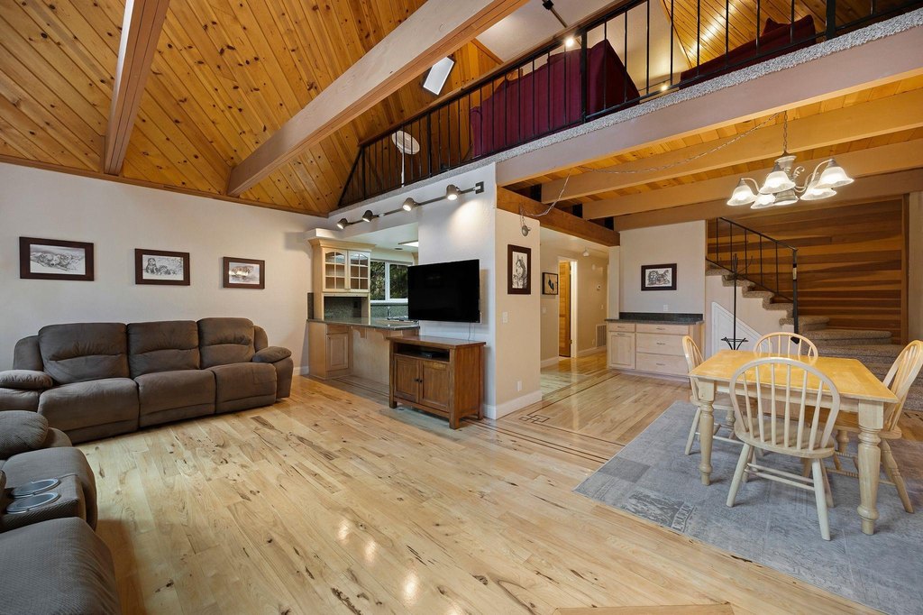 Lake Almanor, California, 96137, United States, 3 Bedrooms Bedrooms, ,2 BathroomsBathrooms,Residential,Forsale,1910297