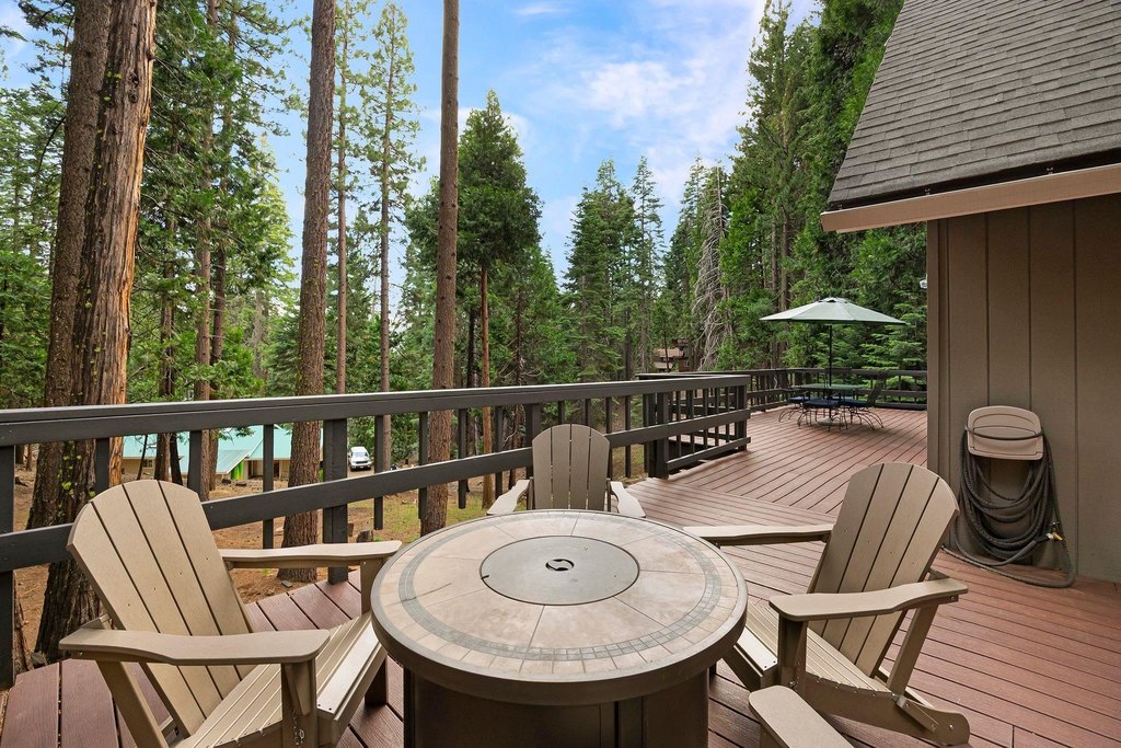 Lake Almanor, California, 96137, United States, 3 Bedrooms Bedrooms, ,2 BathroomsBathrooms,Residential,Forsale,1910297