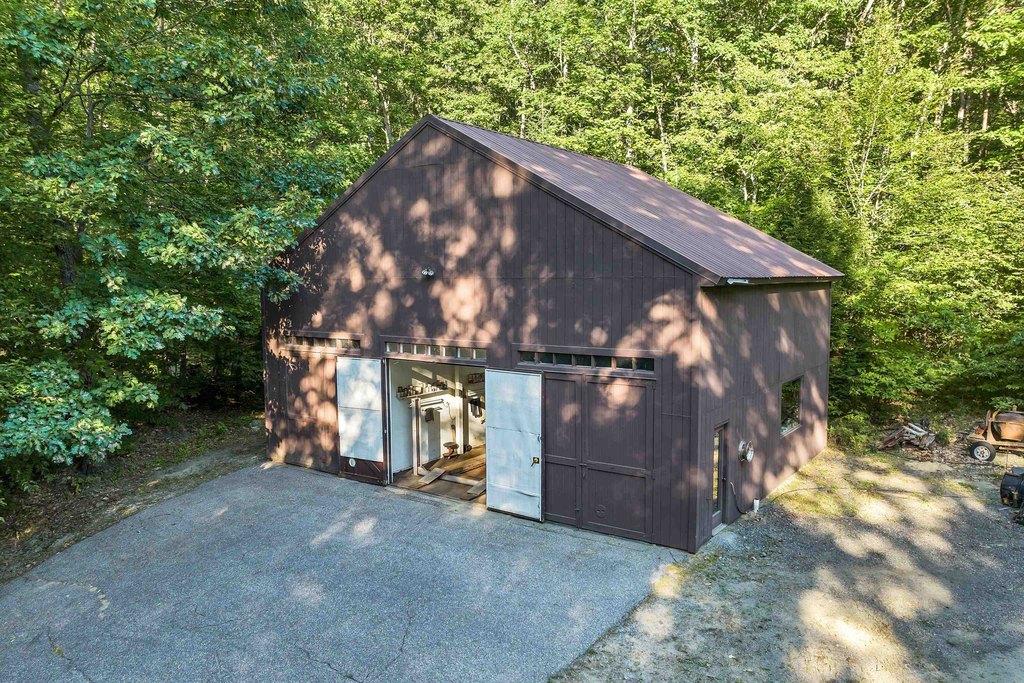 Holderness, New Hampshire, 03245, United States, 4 Bedrooms Bedrooms, ,3 BathroomsBathrooms,Residential,Forsale,1893911