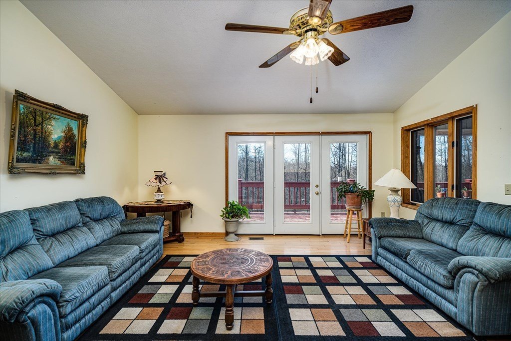 Monterey, Tennessee, 38574, United States, 4 Bedrooms Bedrooms, ,3 BathroomsBathrooms,Residential,Forsale,1954065