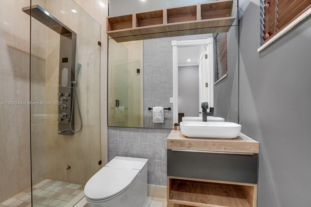 Fort Lauderdale, Florida, 33301, United States, 5 Bedrooms Bedrooms, ,5.5 BathroomsBathrooms,Residential,Forsale,1903979