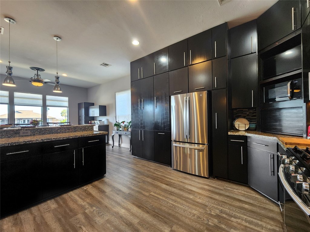 La Marque, Texas, 77568, United States, 4 Bedrooms Bedrooms, ,3.5 BathroomsBathrooms,Residential,Forsale,1909993
