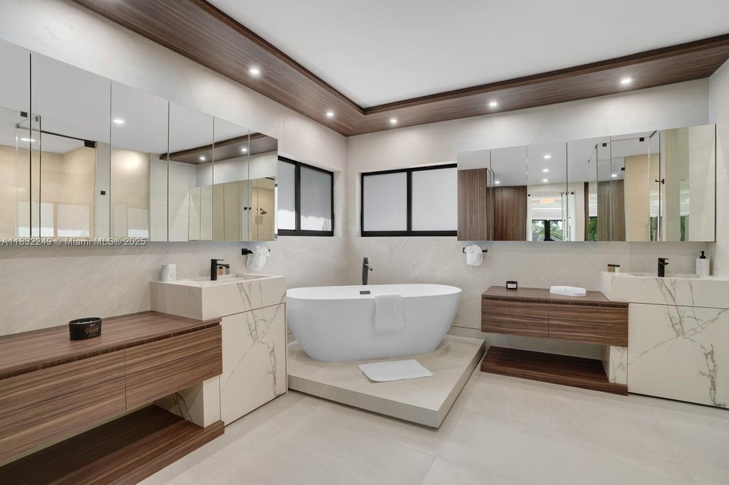 Fort Lauderdale, Florida, 33301, United States, 5 Bedrooms Bedrooms, ,5.5 BathroomsBathrooms,Residential,Forsale,1903979