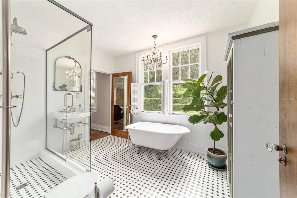 OCALA, Florida, 34471, United States, 5 Bedrooms Bedrooms, ,3.5 BathroomsBathrooms,Residential,Forsale,1905394