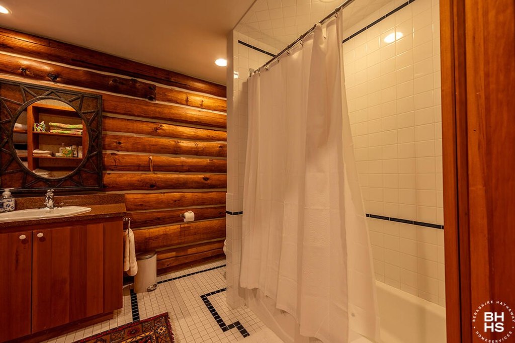 Lake Placid, New York, 12946, United States, 4 Bedrooms Bedrooms, ,3.5 BathroomsBathrooms,Residential,Forsale,1953154