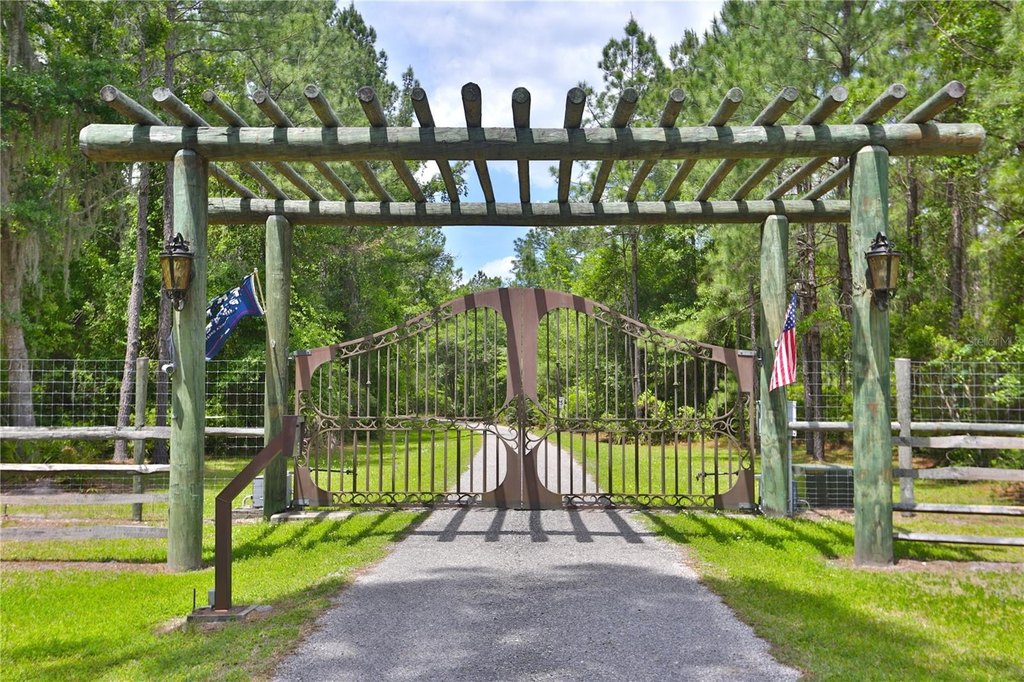 MICANOPY, Florida, 32667, United States, 5 Bedrooms Bedrooms, ,5.5 BathroomsBathrooms,Residential,Forsale,1905398
