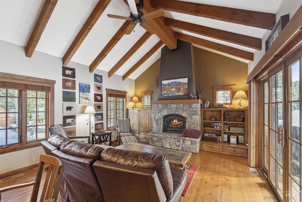 Donnelly, Idaho, 83615, United States, 2 Bedrooms Bedrooms, ,3 BathroomsBathrooms,Residential,Forsale,1889408