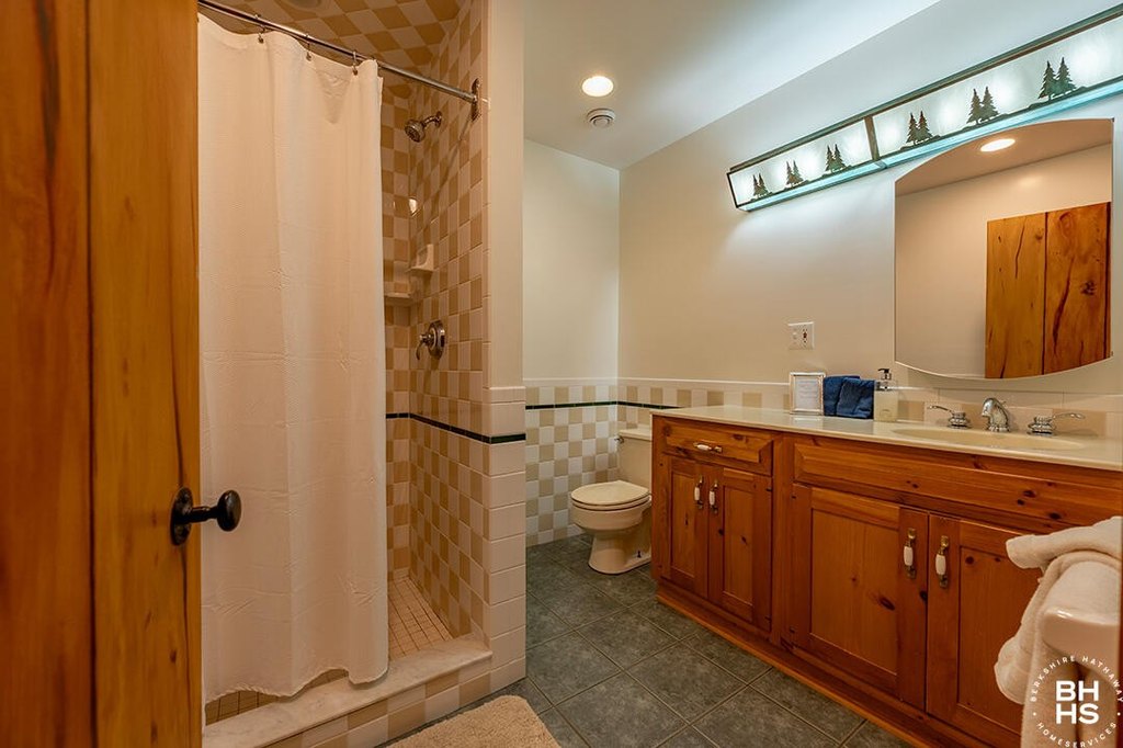 Lake Placid, New York, 12946, United States, 4 Bedrooms Bedrooms, ,3.5 BathroomsBathrooms,Residential,Forsale,1953154