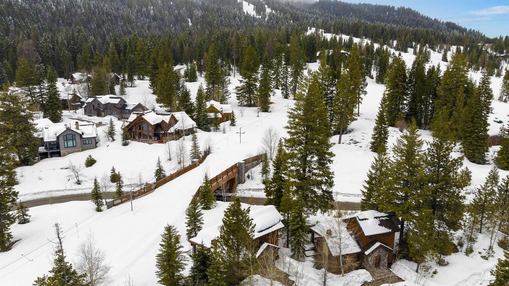 Donnelly, Idaho, 83615, United States, 2 Bedrooms Bedrooms, ,3 BathroomsBathrooms,Residential,Forsale,1889408