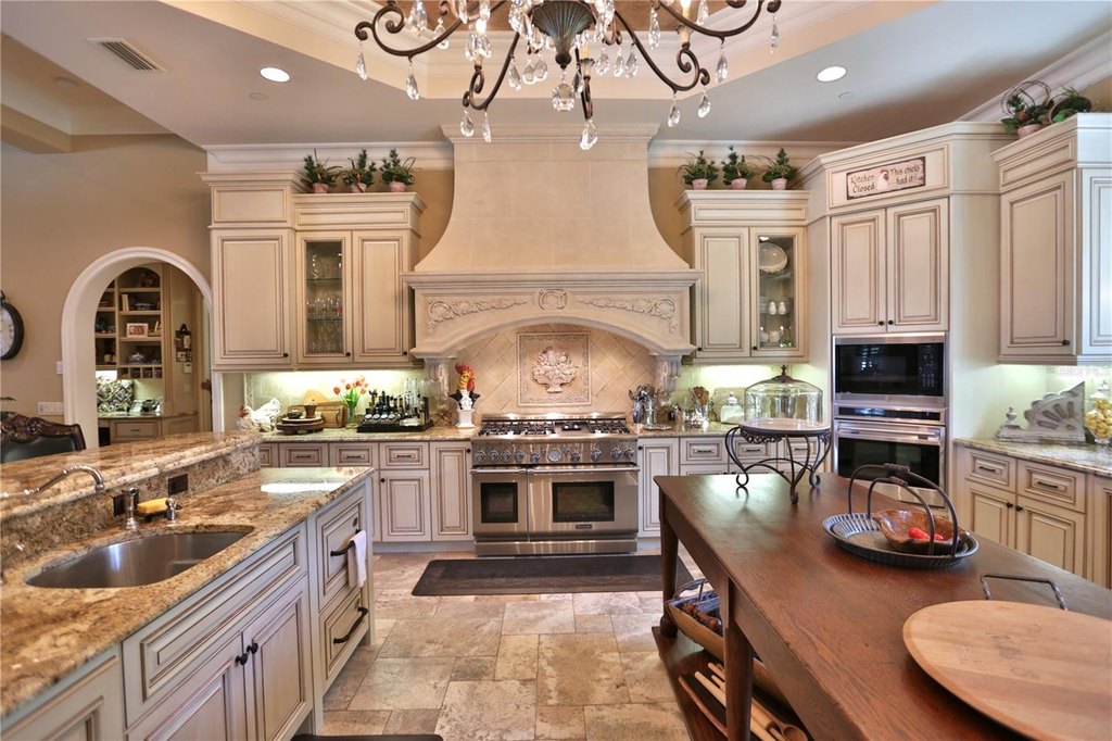 MICANOPY, Florida, 32667, United States, 5 Bedrooms Bedrooms, ,5.5 BathroomsBathrooms,Residential,Forsale,1905398