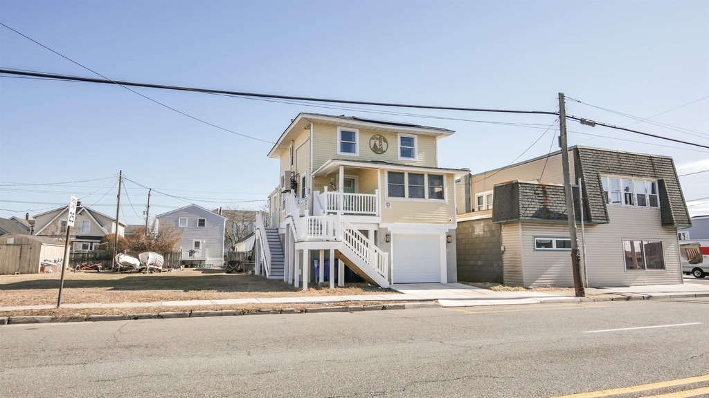 Wildwood, New Jersey, 08260, United States, 3 Bedrooms Bedrooms, ,1.5 BathroomsBathrooms,Residential,Forsale,1994149