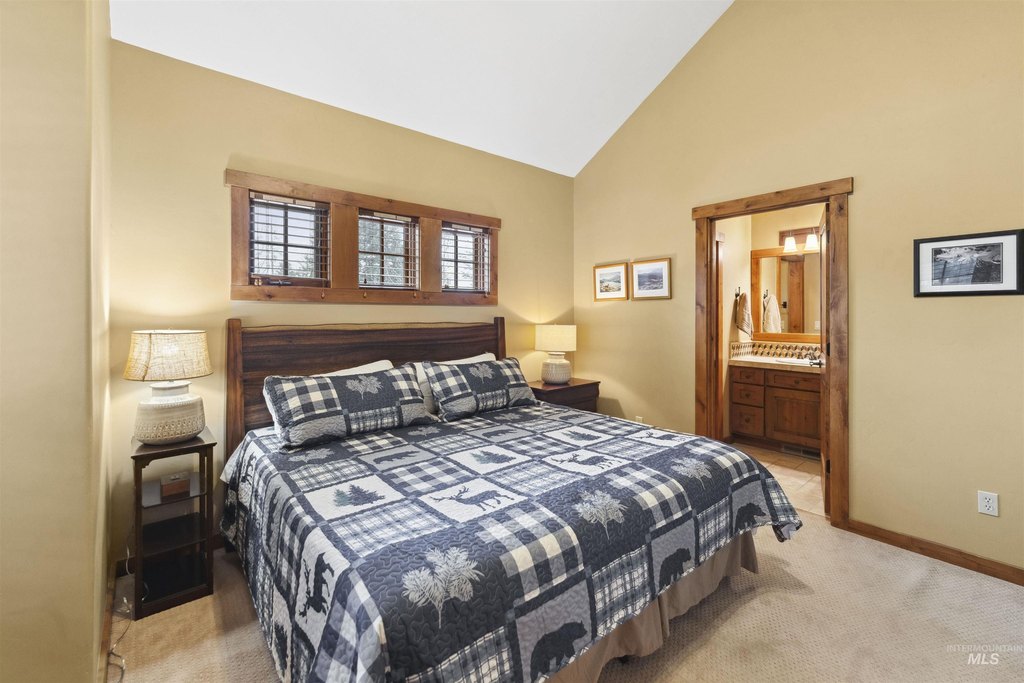 Donnelly, Idaho, 83615, United States, 2 Bedrooms Bedrooms, ,3 BathroomsBathrooms,Residential,Forsale,1889408