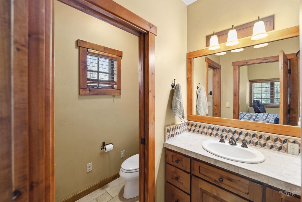 Donnelly, Idaho, 83615, United States, 2 Bedrooms Bedrooms, ,3 BathroomsBathrooms,Residential,Forsale,1889408