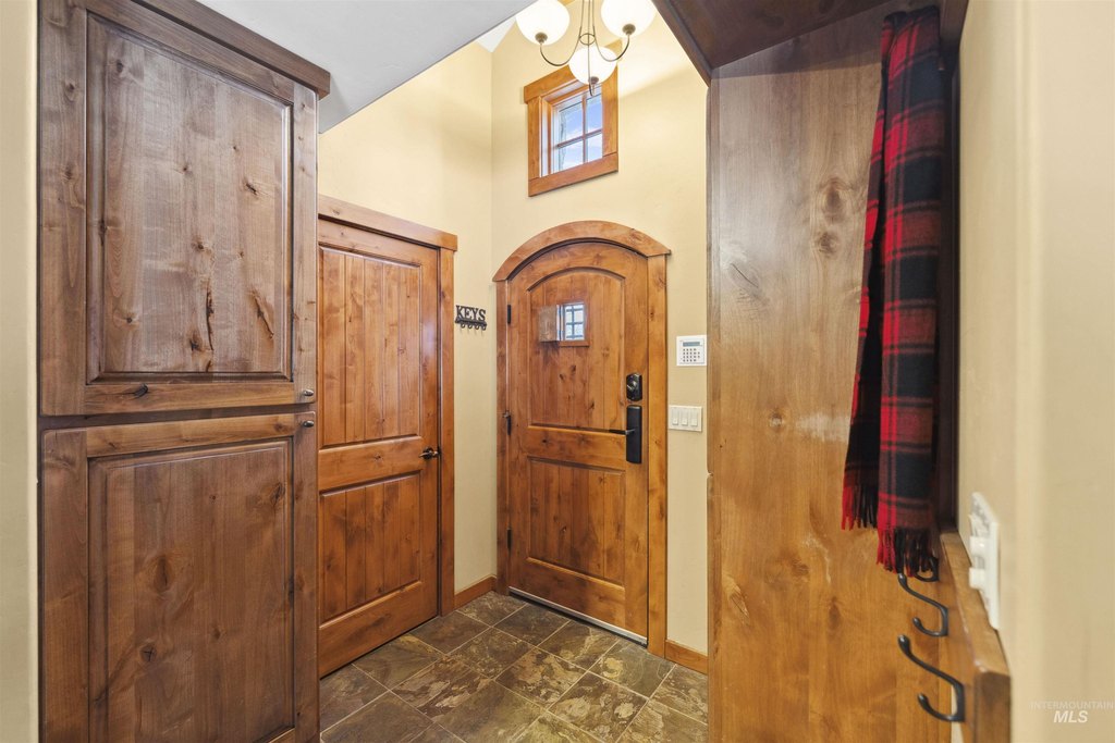 Donnelly, Idaho, 83615, United States, 2 Bedrooms Bedrooms, ,3 BathroomsBathrooms,Residential,Forsale,1889408