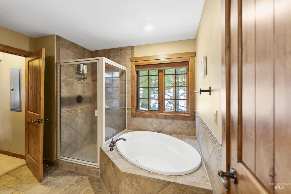 Donnelly, Idaho, 83615, United States, 2 Bedrooms Bedrooms, ,3 BathroomsBathrooms,Residential,Forsale,1889408