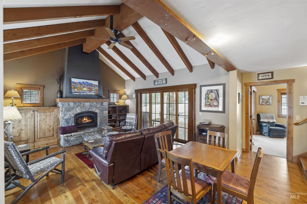 Donnelly, Idaho, 83615, United States, 2 Bedrooms Bedrooms, ,3 BathroomsBathrooms,Residential,Forsale,1889408