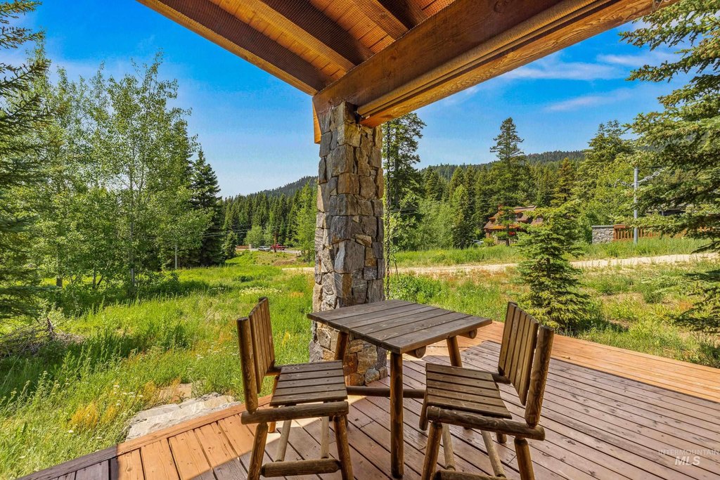 Donnelly, Idaho, 83615, United States, 2 Bedrooms Bedrooms, ,3 BathroomsBathrooms,Residential,Forsale,1889408