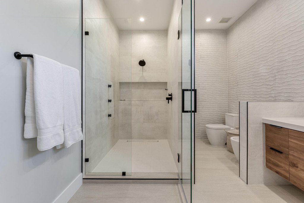 Lower Matecumbe, Florida, 33036, United States, 5 Bedrooms Bedrooms, ,5 BathroomsBathrooms,Residential,Forsale,2011118