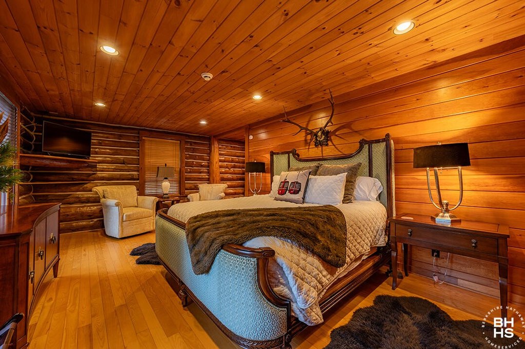 Lake Placid, New York, 12946, United States, 4 Bedrooms Bedrooms, ,3.5 BathroomsBathrooms,Residential,Forsale,1953154