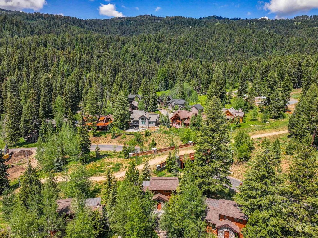 Donnelly, Idaho, 83615, United States, 2 Bedrooms Bedrooms, ,3 BathroomsBathrooms,Residential,Forsale,1889408