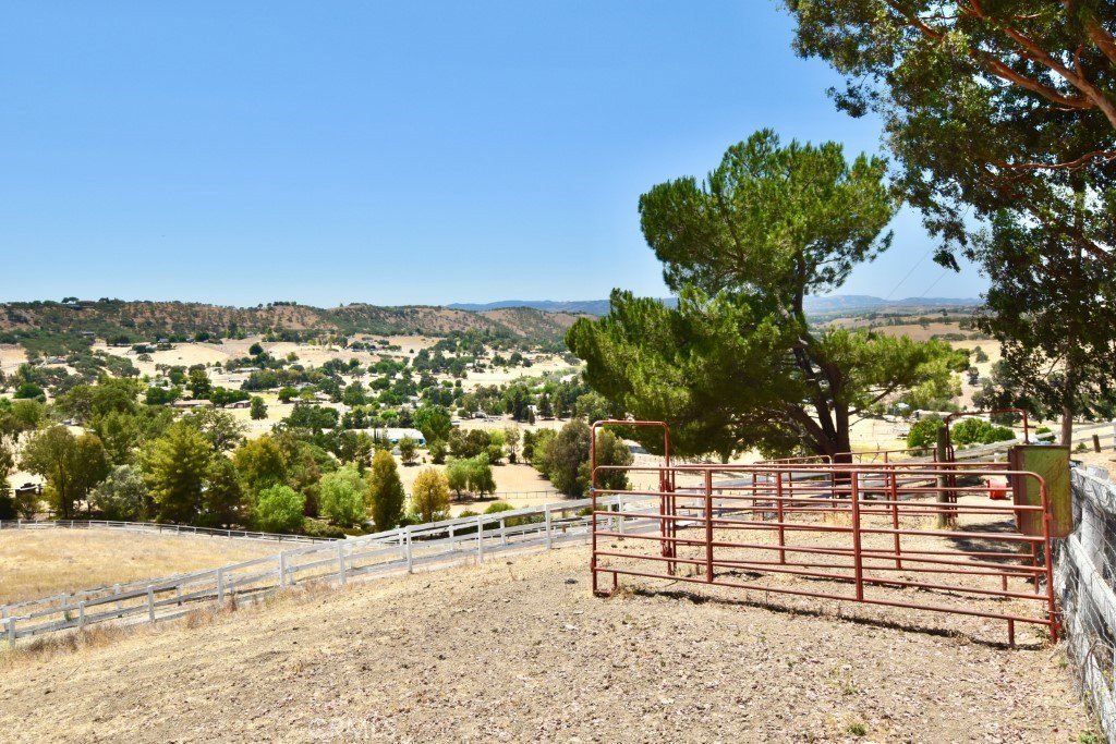 Paso Robles, California, 93446, United States, 4 Bedrooms Bedrooms, ,3.5 BathroomsBathrooms,Residential,Forsale,2004071