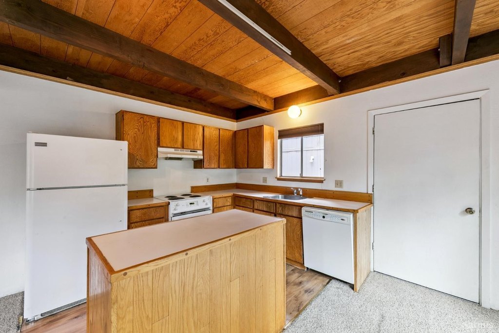 South Lake Tahoe, California, 96150, United States, 3 Bedrooms Bedrooms, ,Residential,Forsale,1946024