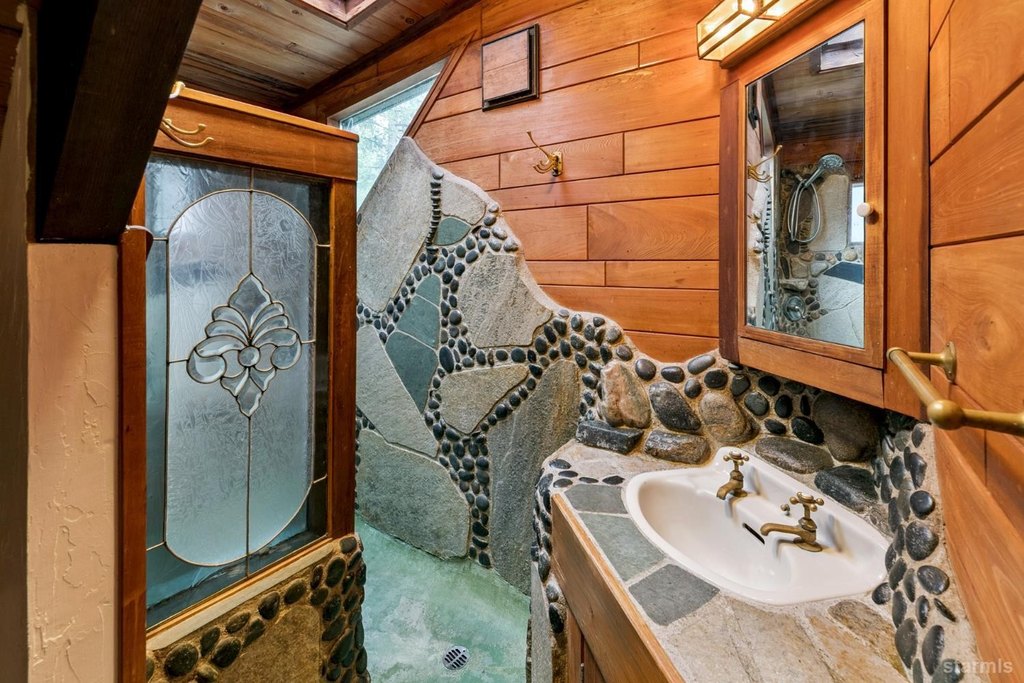 South Lake Tahoe, California, 96150, United States, 3 Bedrooms Bedrooms, ,Residential,Forsale,1946024