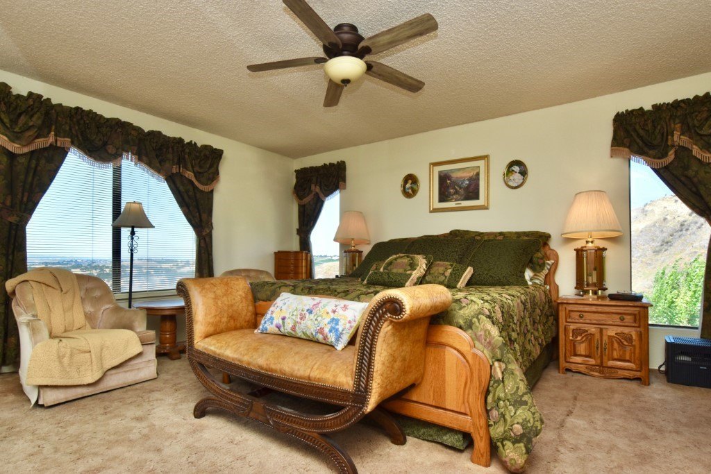 Paso Robles, California, 93446, United States, 4 Bedrooms Bedrooms, ,3.5 BathroomsBathrooms,Residential,Forsale,2004071