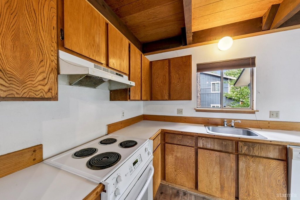South Lake Tahoe, California, 96150, United States, 3 Bedrooms Bedrooms, ,Residential,Forsale,1946024