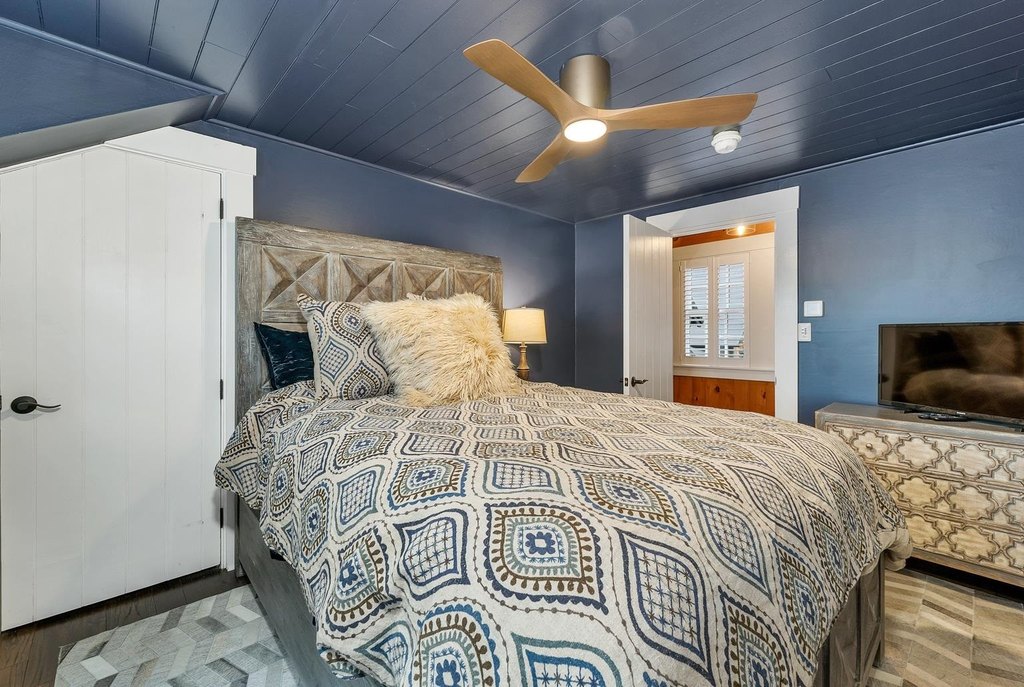 Meredith, New Hampshire, 03253, United States, 7 Bedrooms Bedrooms, ,5.5 BathroomsBathrooms,Residential,Forsale,1893888