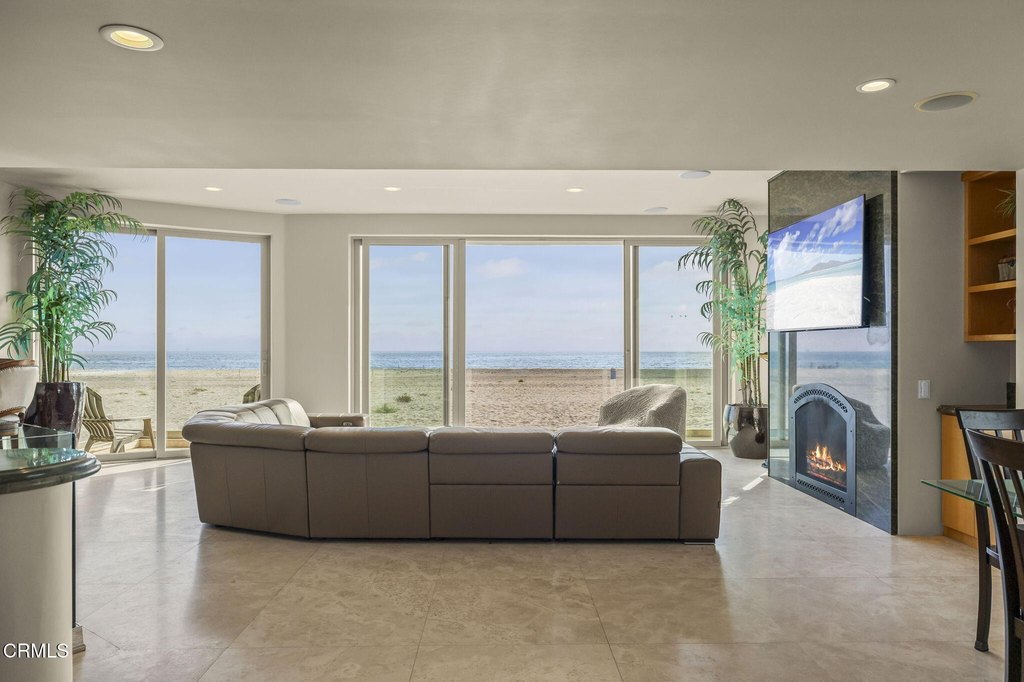 Oxnard, California, 93035, United States, 4 Bedrooms Bedrooms, ,3 BathroomsBathrooms,Residential,Forsale,1909540