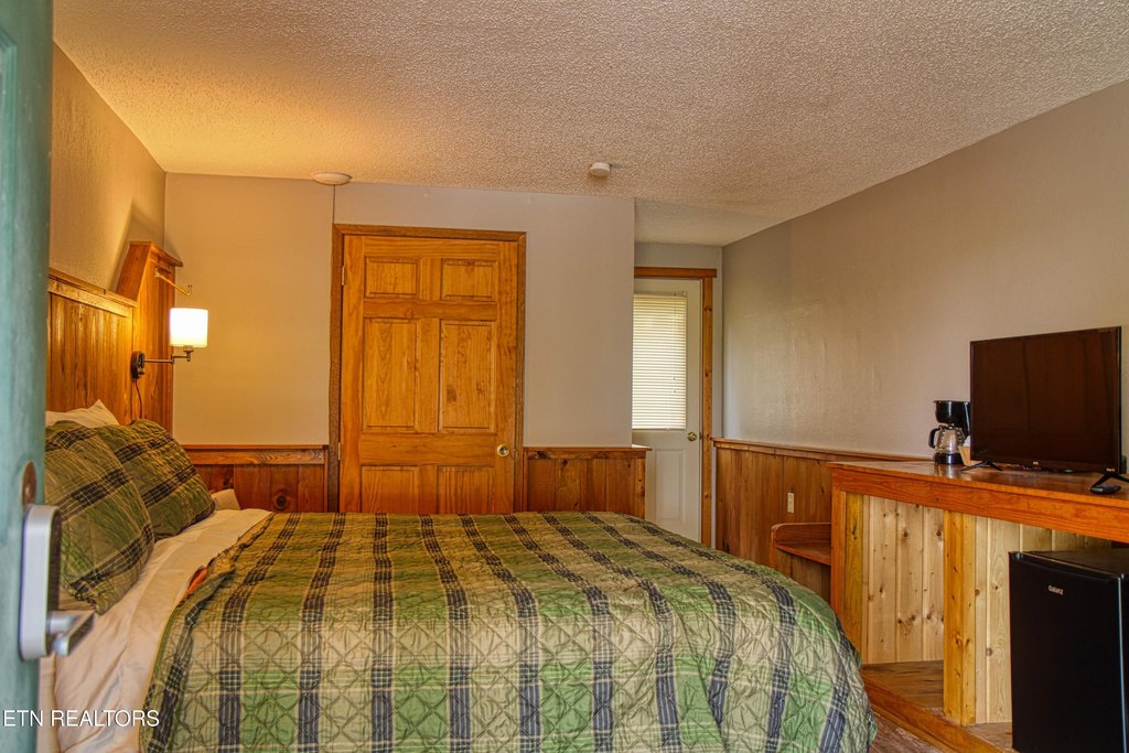 Jamestown, Tennessee, 38556, United States, 12 Bedrooms Bedrooms, ,11.5 BathroomsBathrooms,Residential,Forsale,1905421