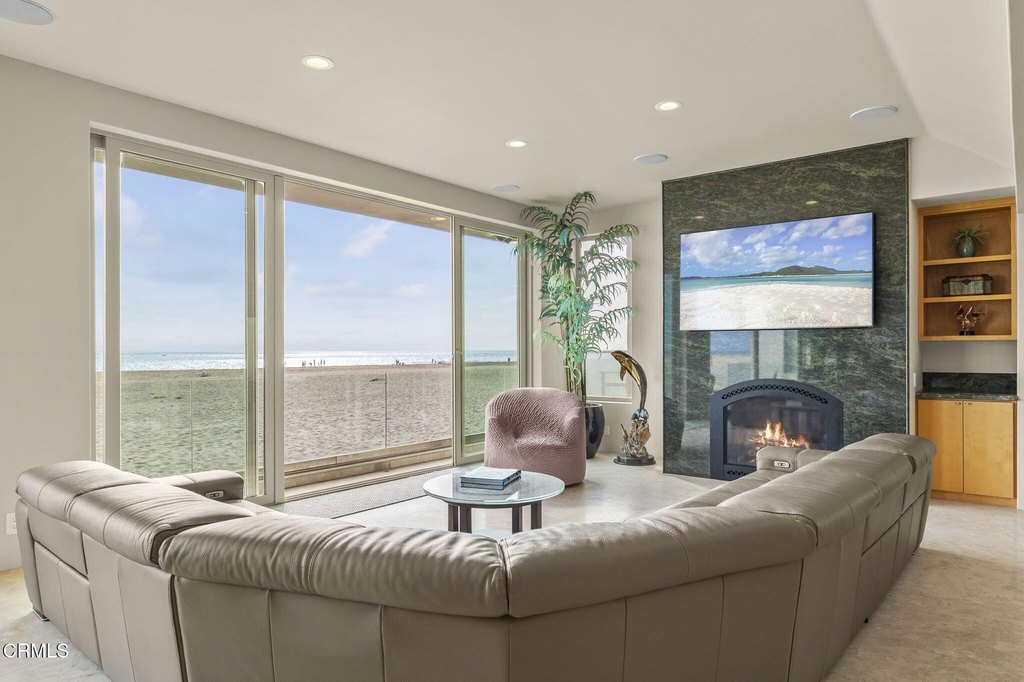 Oxnard, California, 93035, United States, 4 Bedrooms Bedrooms, ,3 BathroomsBathrooms,Residential,Forsale,1909540